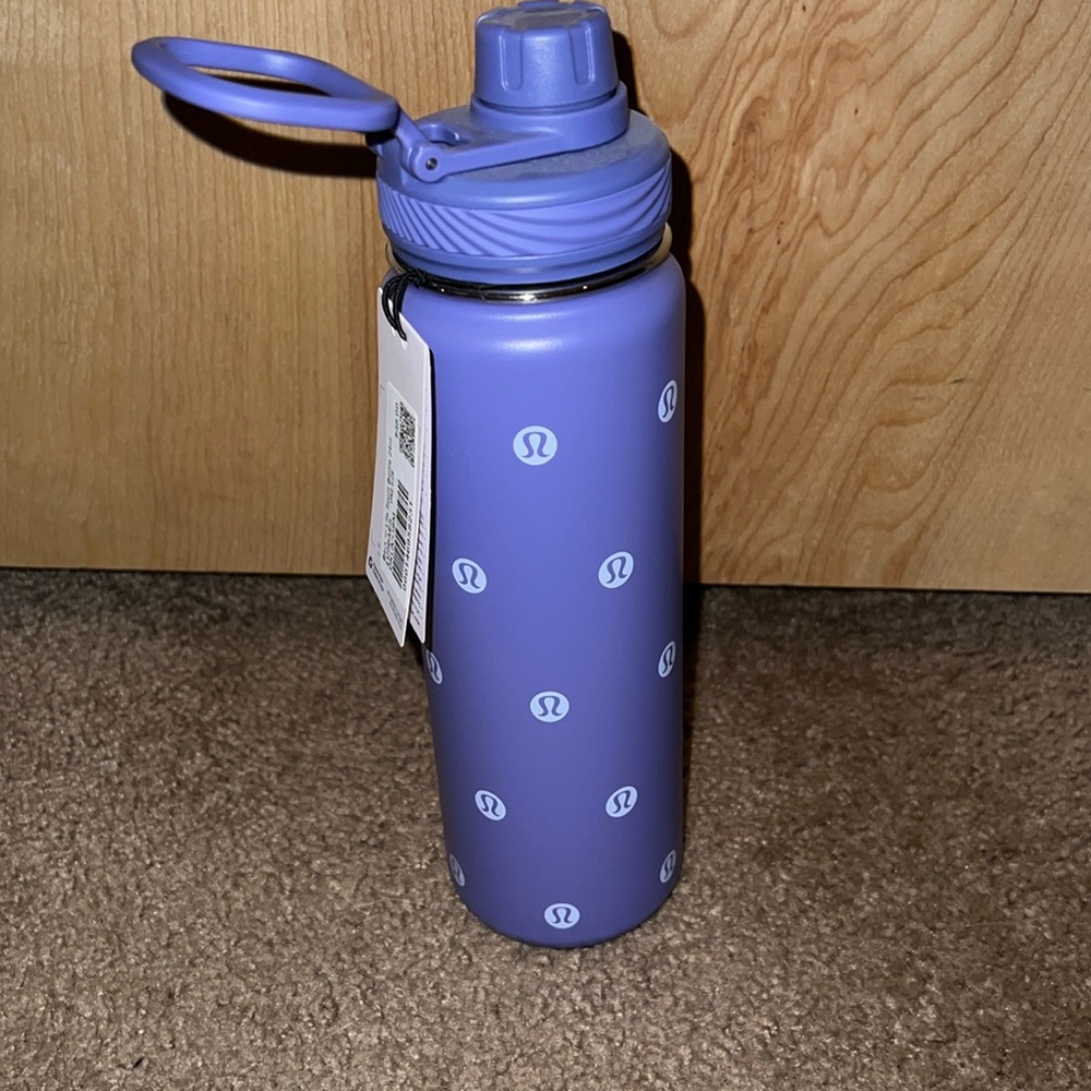 Lululemon 24oz water bottle.